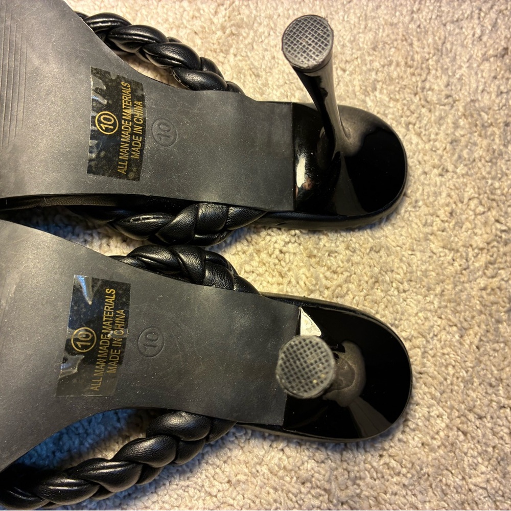 Women's Black Braided Sandals - Picture 3 of 4